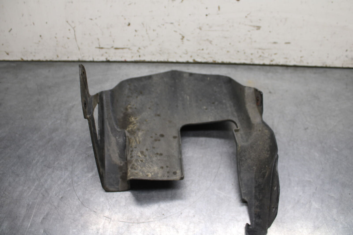 12-13 KAWASAKI Z1000 REAR BACK WHEEL TIRE HUGGER FENDER BB743