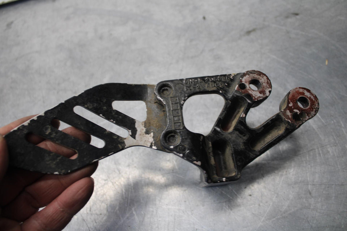 08-10 SUZUKI GSXR 600  LEFT REARSET  DRIVER FOOT PEG BRACKET MOUNT BB101 #B