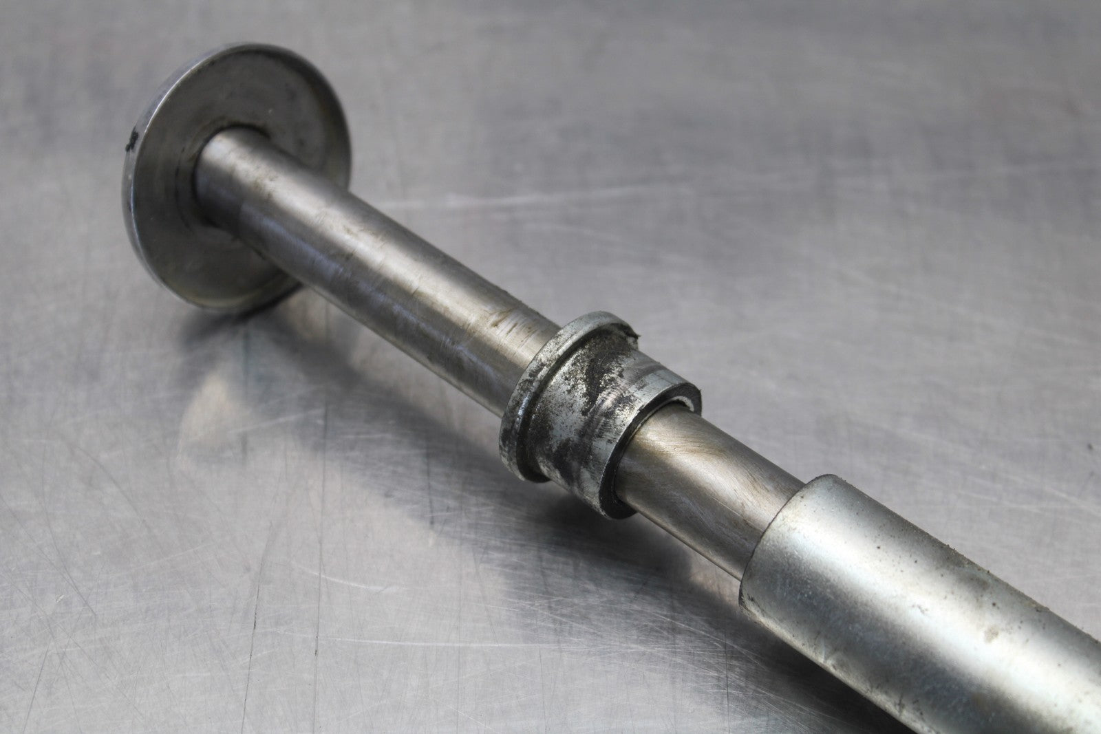 03-08 KAWASAKI VULCAN 1600 REAR AXLE BACK WHEEL RIM PIVOT BOLT AXEL BB196