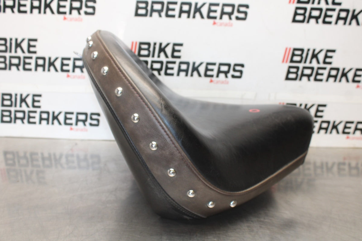 08 YAMAHA V STAR 1100 XVS1100AW CLASSIC FRONT DRIVERS SEAT BB916