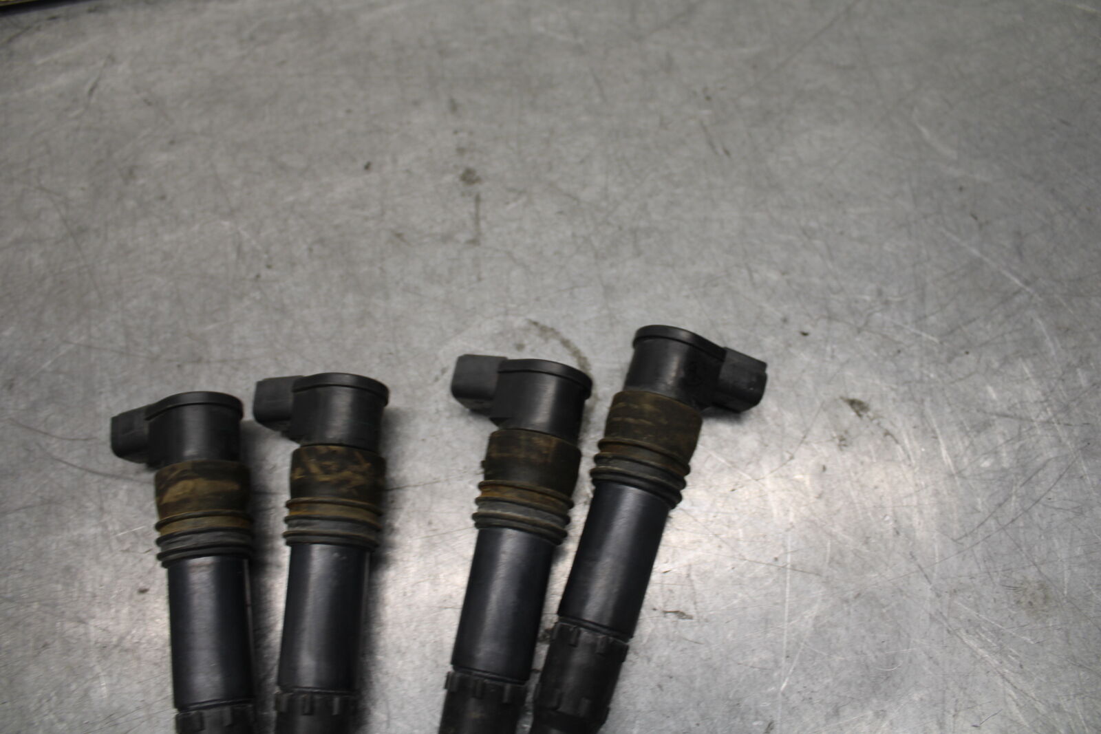 05-06 SUZUKI GSXR1000 IGNITION COILS COIL SPARK PLUG CAPS 33410-35F10 BB677