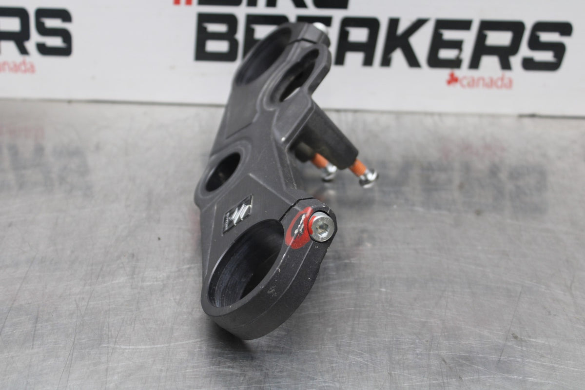 24-25 SUZUKI GSXR1000 FORKS UPPER TRIPLE TREE CLAMP BB767