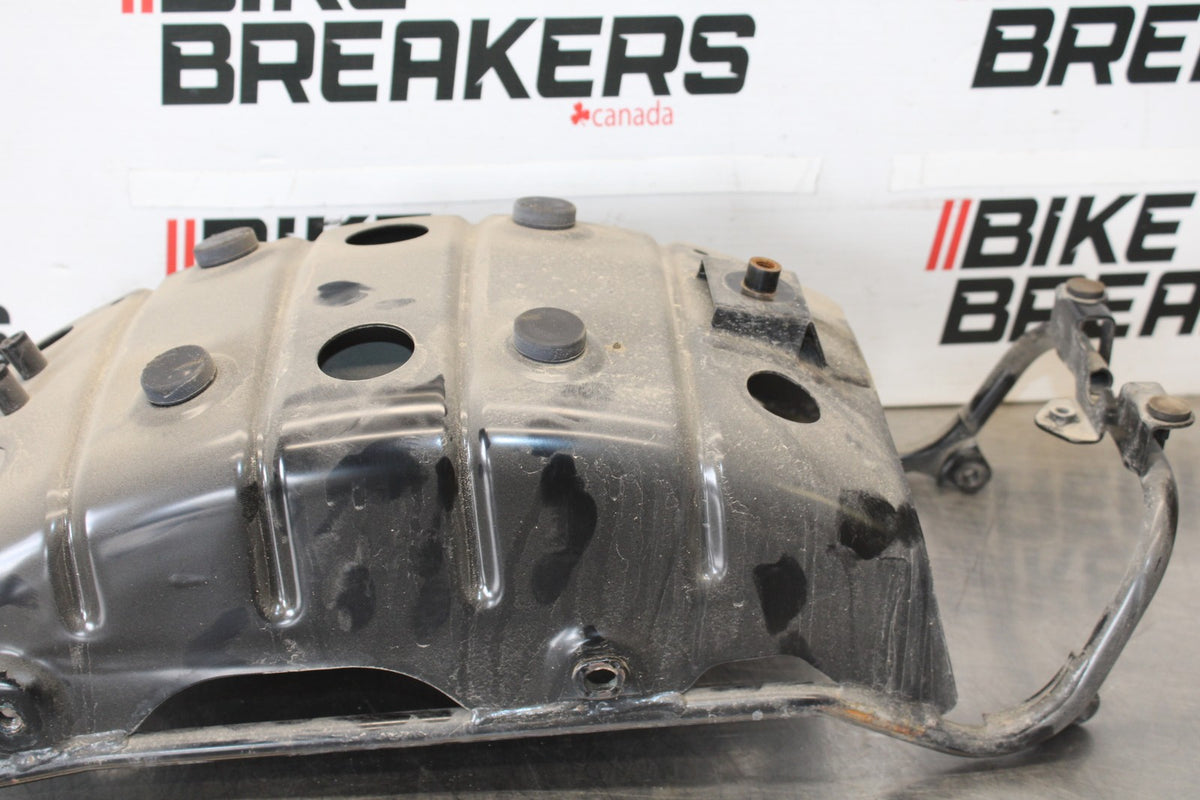 07 SUZUKI BOULEVARD M50 REAR BACK FENDER SUPPORT FRAME SUBFRAME BB897