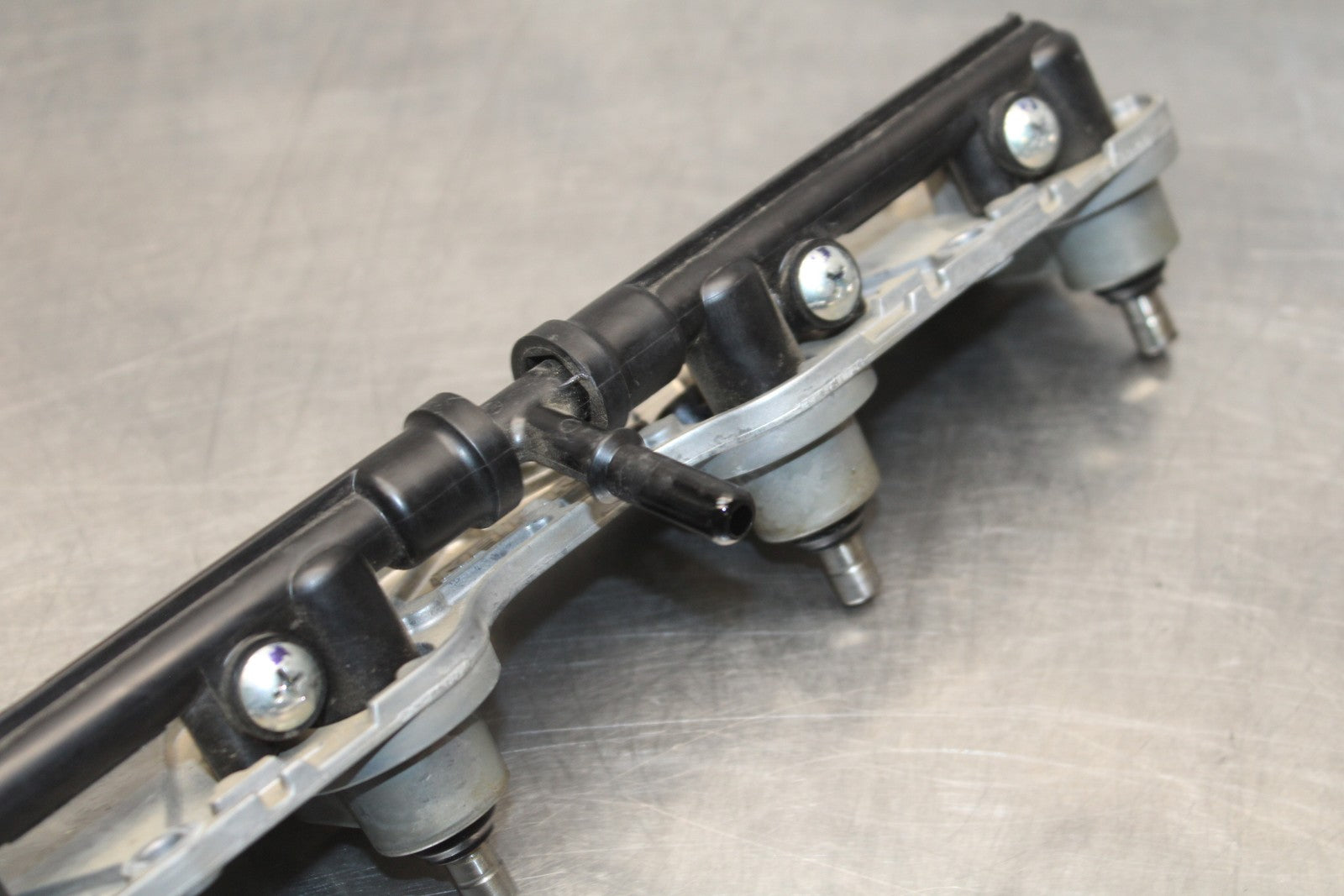 08 KAWASAKI NINJA ZX10R SECONDARY FUEL INJECTORS TOP AIRBOX GAS RAIL BB201