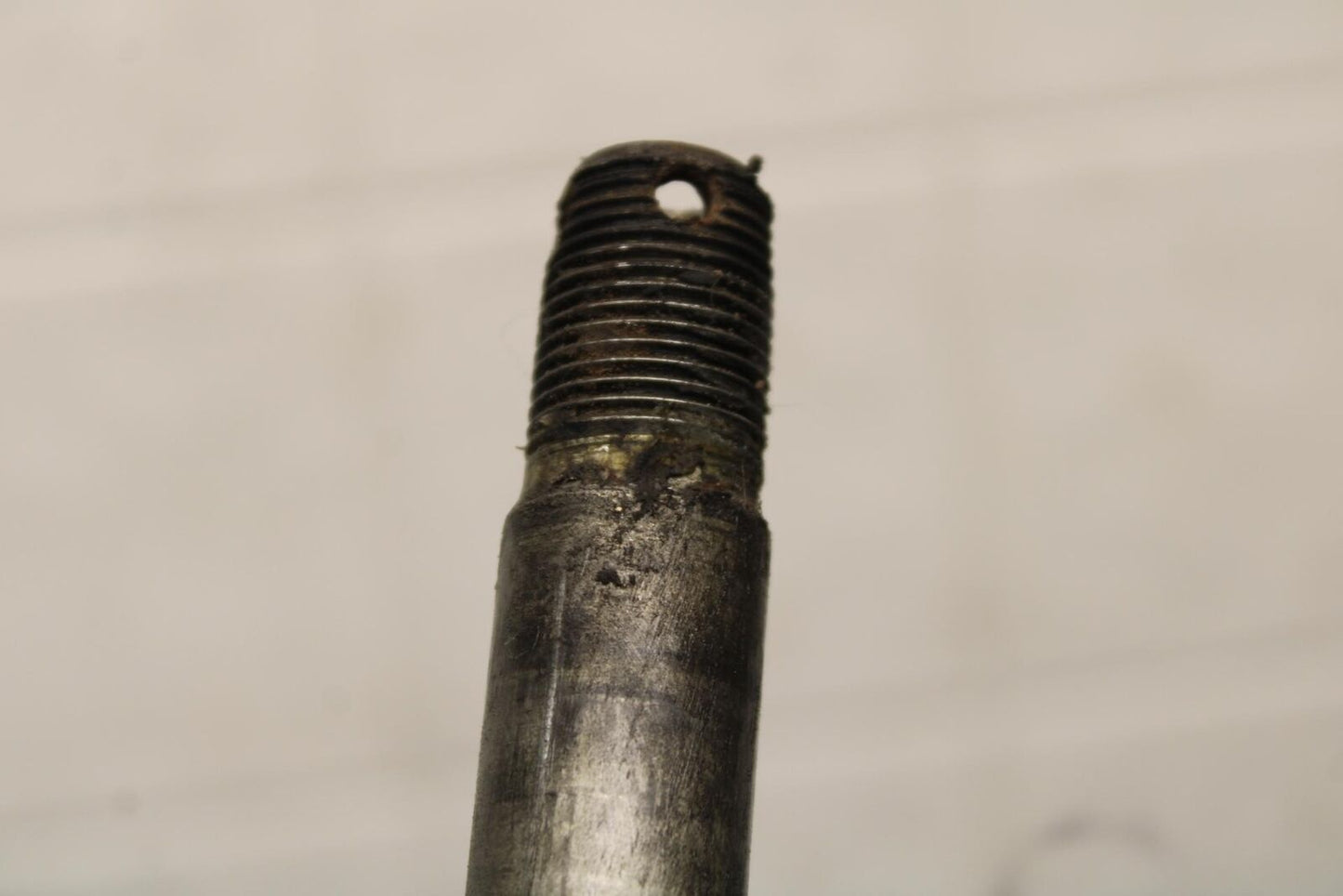 2006 Kawasaki Vulcan 900 VN900B Classic REAR AXLE BACK WHEEL PIVOT BOLT  BB585