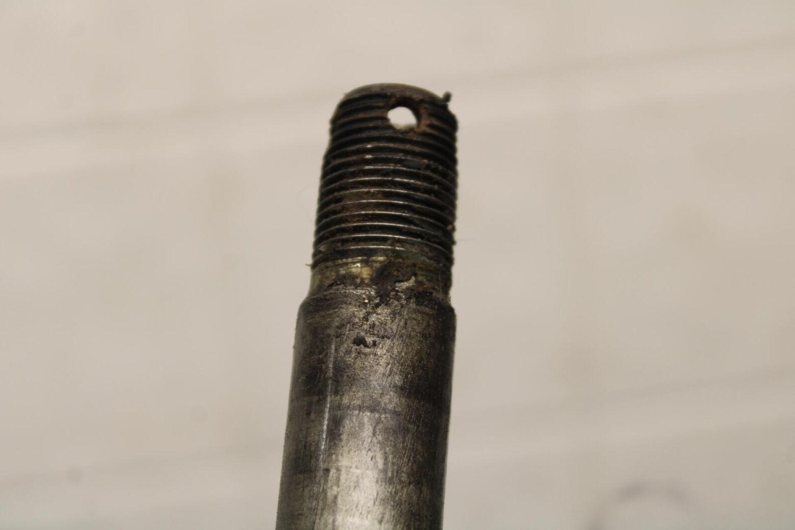 2006 Kawasaki Vulcan 900 VN900B Classic REAR AXLE BACK WHEEL PIVOT BOLT  BB585