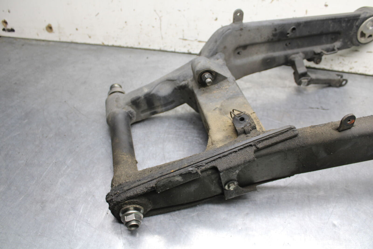 12-13 KAWASAKI Z1000 REAR SWINGARM BACK SUSPENSION SWING ARM BB743