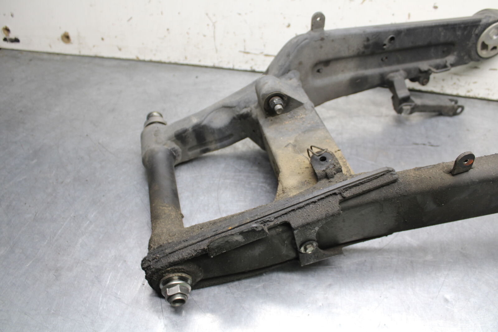 12-13 KAWASAKI Z1000 REAR SWINGARM BACK SUSPENSION SWING ARM BB743