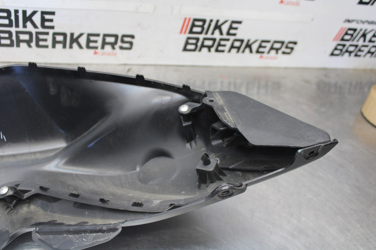 23-24 YAMAHA MT-07 LEFT GAS TANK FUEL CELL COVER FAIRING COWL BB927