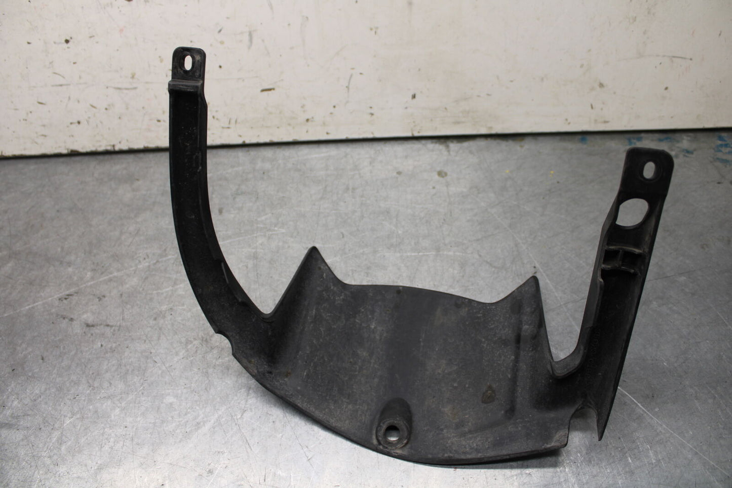 16 KAWASAKI NINJA ZX10R REAR BACK WHEEL TIRE HUGGER FENDER 35023-0188  BB650