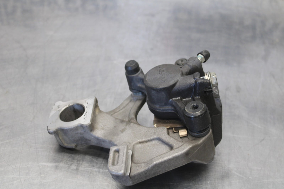 18 SUZUKI GSXR750 REAR BACK BRAKE CALIPER W MOUNT BRACKET BB891