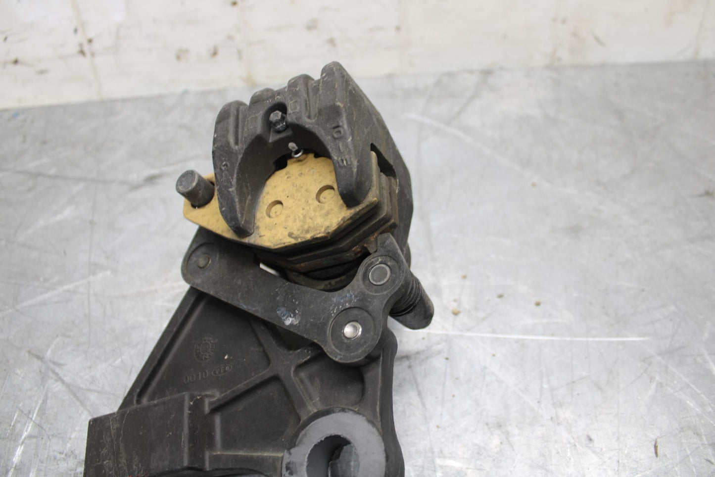 12-17 KAWASAKI NINJA 650 REAR BACK BRAKE CALIPER W MOUNT BRACKET 43034-0037 BB47