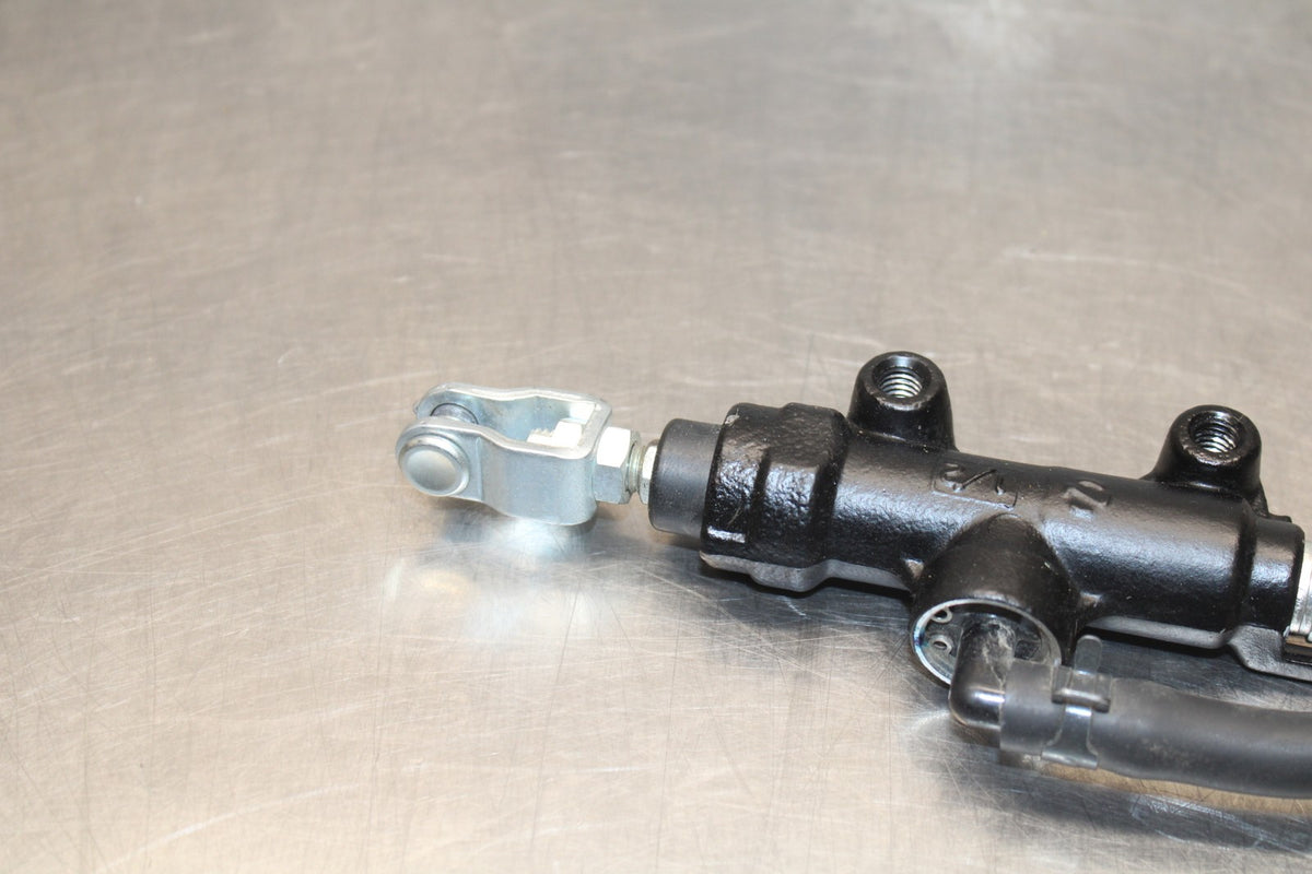 24-25 KAWASAKI NINJA ZX6R REAR BACK BRAKE MASTER CYLINDER W RESERVOIR BB939