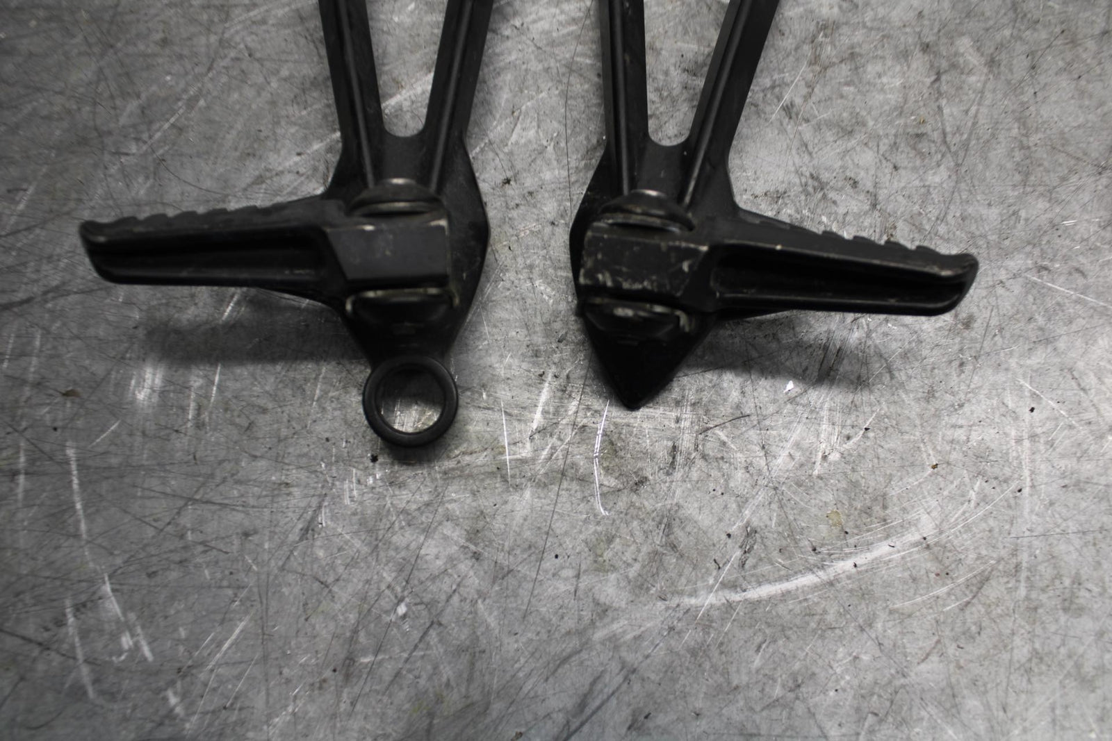 2009 Kawasaki Ninja ZX6R ZX600R REAR BACK PASSENGER PEG SET PAIR BB538