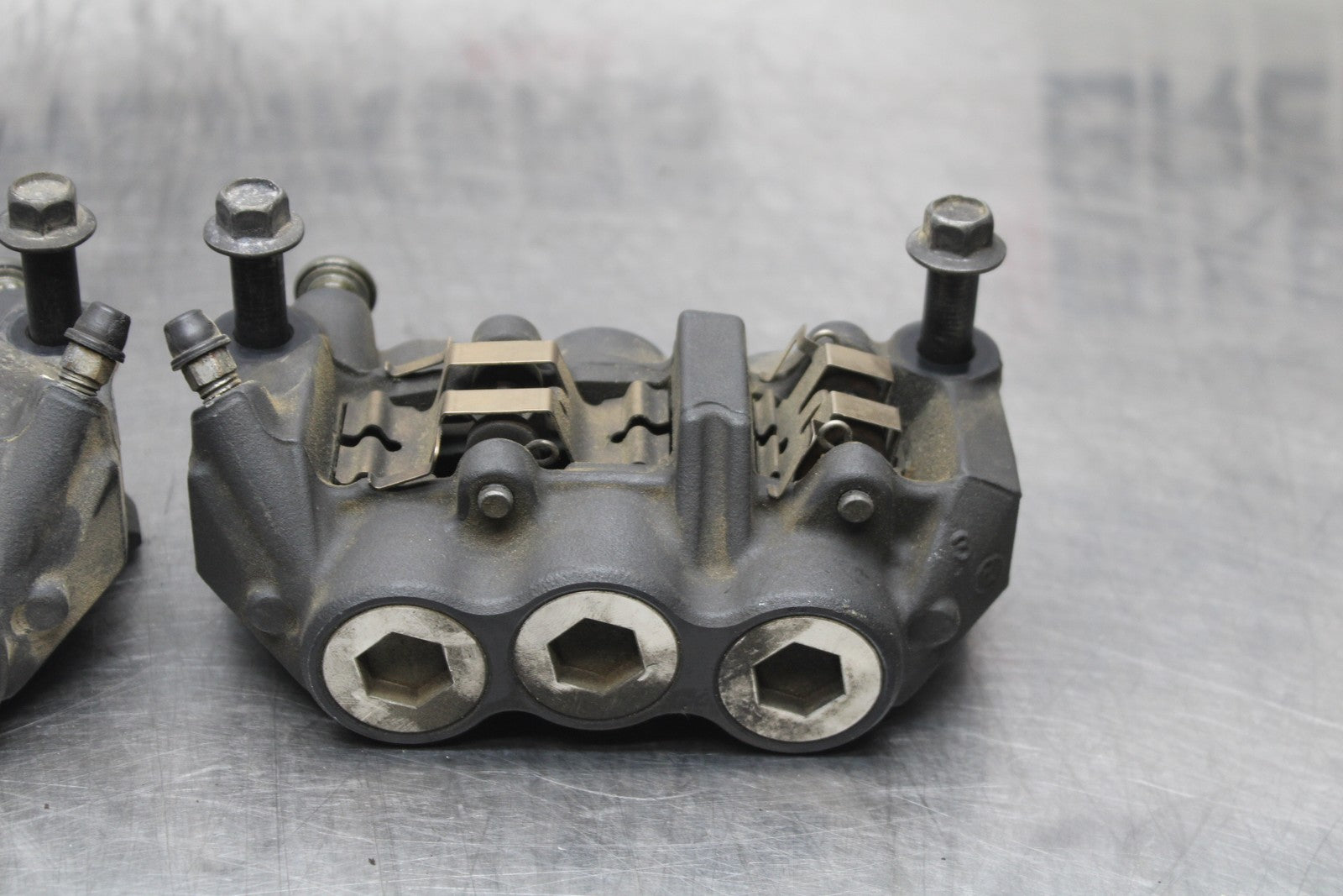 07-08 YAMAHA YZF R1 RIGHT LEFT FRONT BRAKE CALIPER SET PAIR CALIPERS BB771