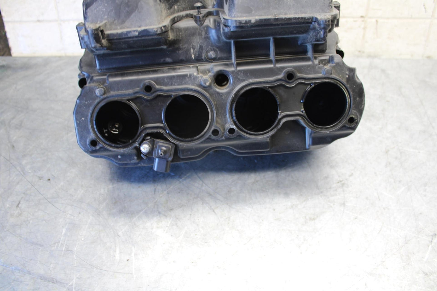 2007 Honda CBR600RR AIRBOX INTAKE FILTER BOX 17220-MFJ-D00 17240-MFJ-D00 BB536