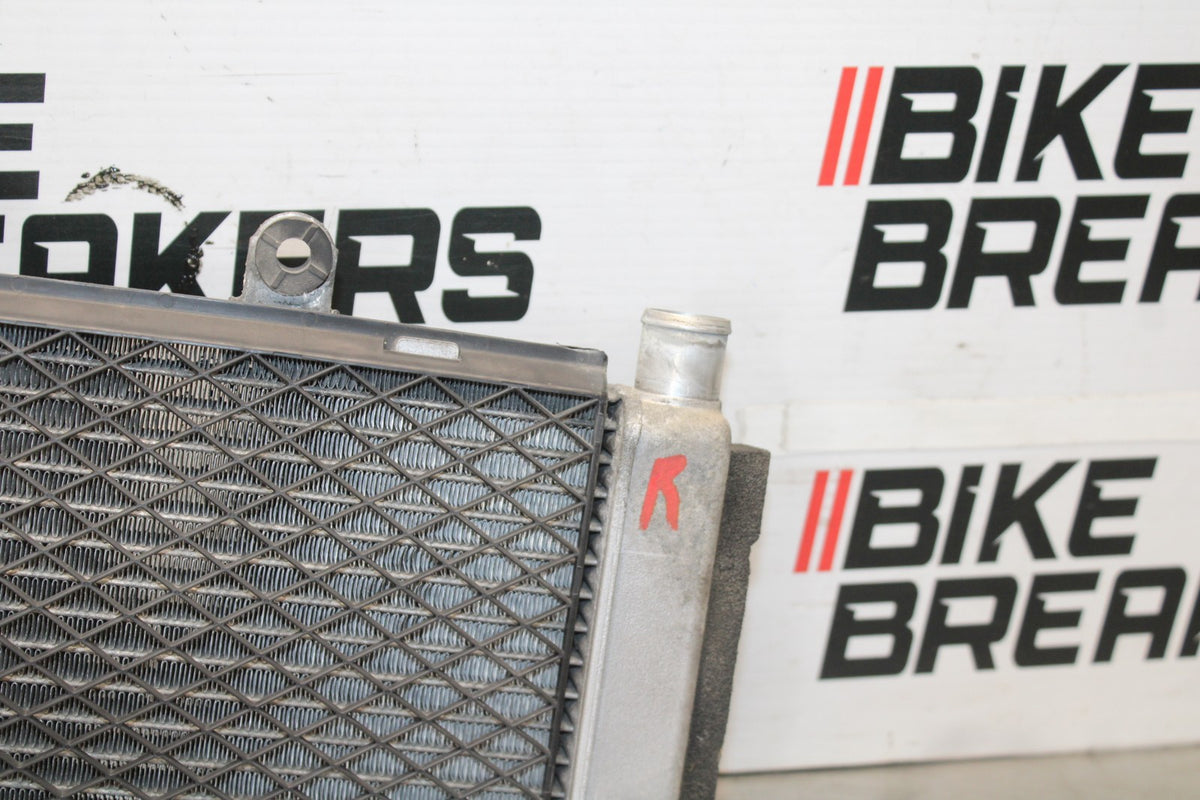 06-07 HONDA INTERCEPTOR 800 VFR800 RIGHT ENGINE RADIATOR MOTOR RADIATER BB917