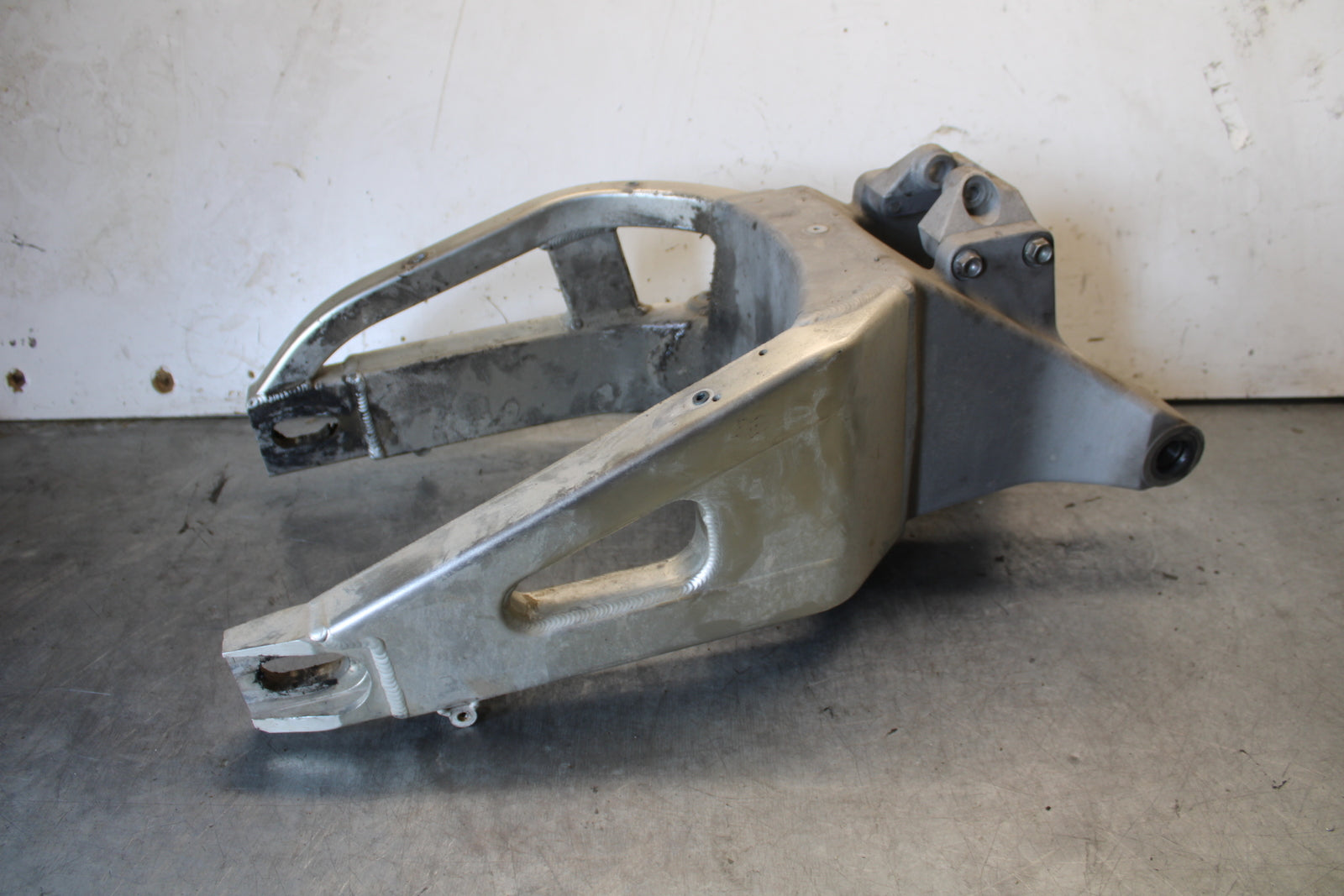 03-04 HONDA CBR600RR REAR SWINGARM BACK SUSPENSION SWING ARM BB661