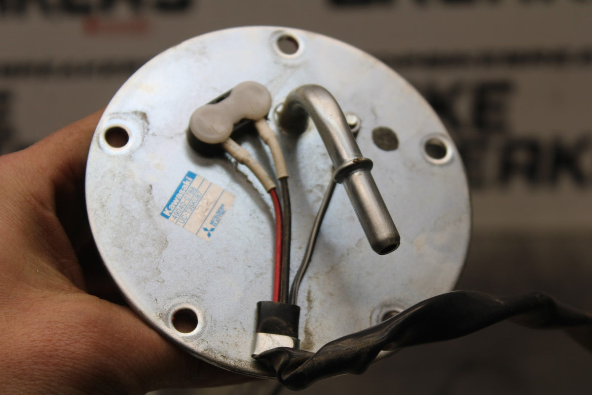 23-26 KAWASAKI NINJA ZX4RR FUEL PUMP GAS PETROL SENDER UNIT BB872