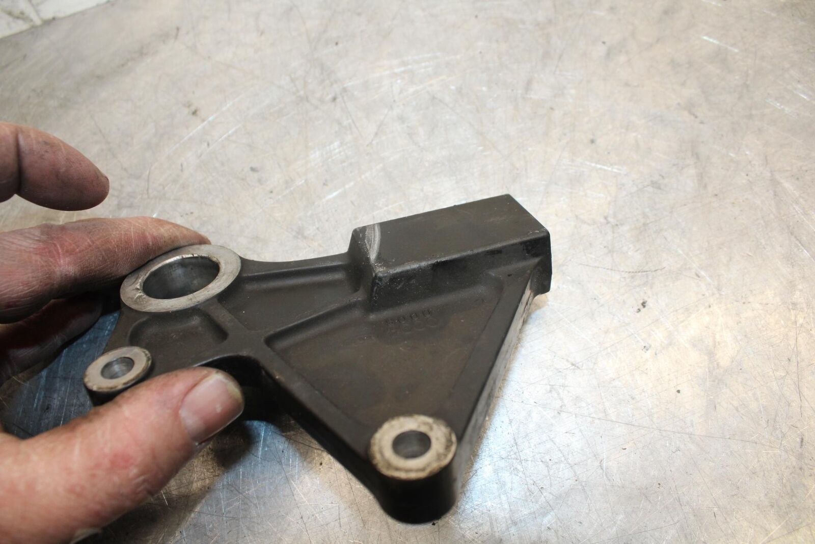 2005 Kawasaki Ninja ZX6R ZX636C REAR BRAKE CALIPER HANGER BACK MOUNTING  BB03