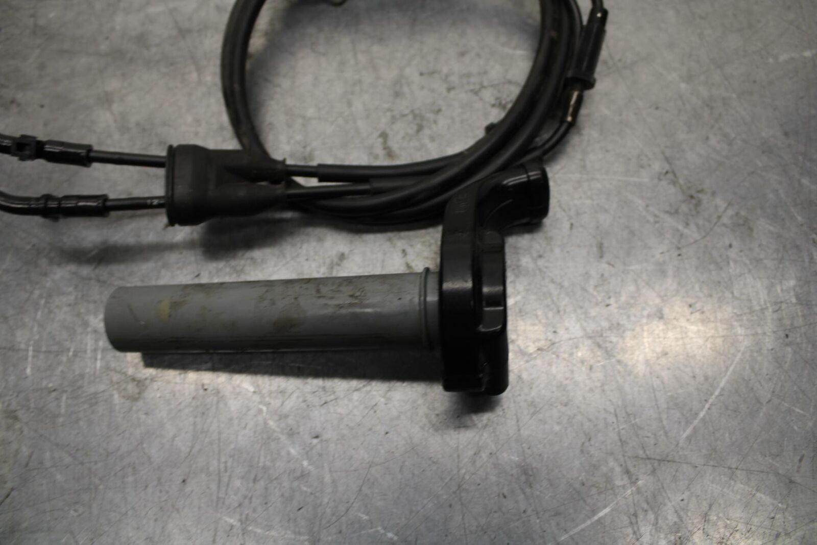 08-09 KAWASAKI NINJA ZX14R THROTTLE CABLE LINE HOUSING GUIDE BB73