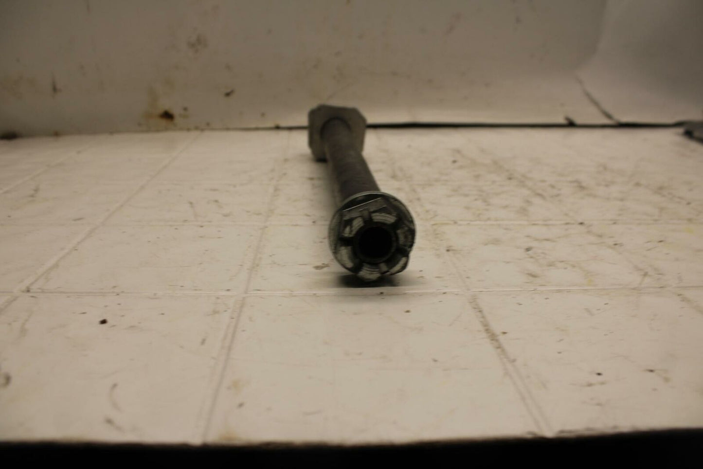 04-05 SUZUKI GSXR600 REAR AXLE BACK WHEEL RIM PIVOT BOLT AXEL BB20