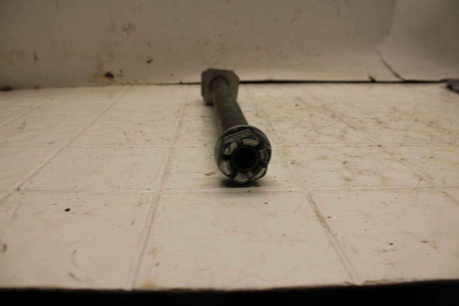 04-05 SUZUKI GSXR600 REAR AXLE BACK WHEEL RIM PIVOT BOLT AXEL BB20