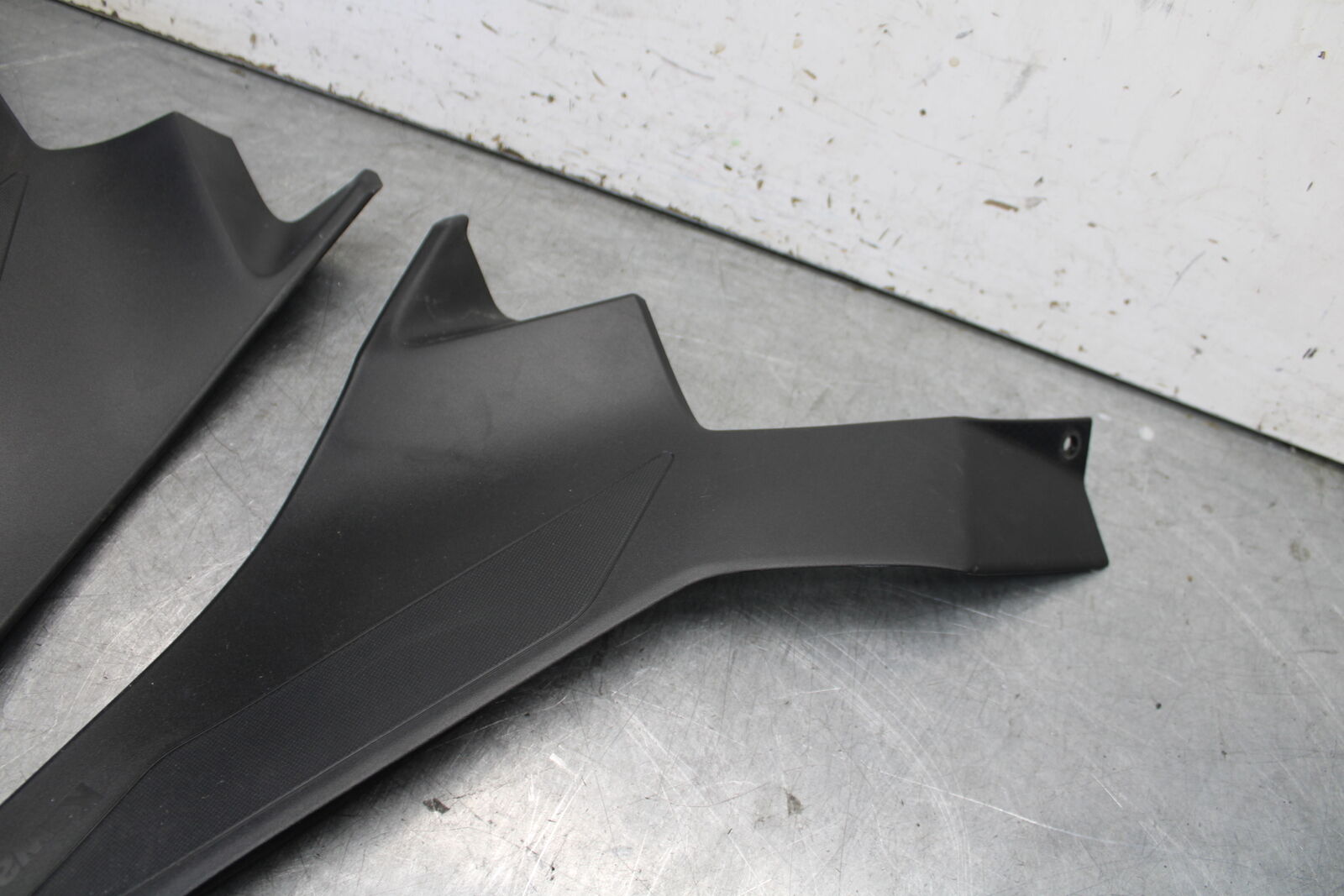 18-23 KAWASAKI NINJA 400 RIGHT LEFT FRONT SIDE SEAT PANELS TRIMS  BB679