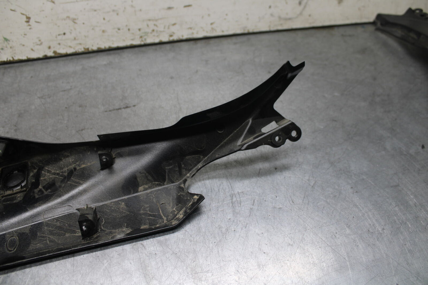 18-23 KAWASAKI NINJA 400 EX400 ABS LEFT REAR BACK TAIL FAIRING COWL SHROUD BB747