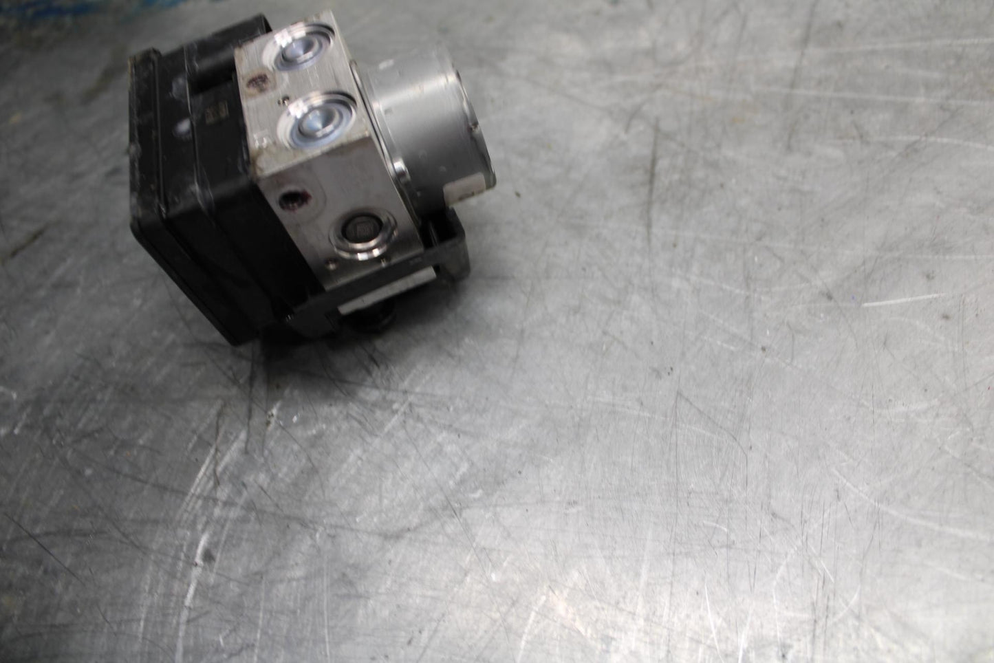 17-21 TRIUMPH STREET TRIPPLE R ABS ABS PUMP UNIT MODULE bb452