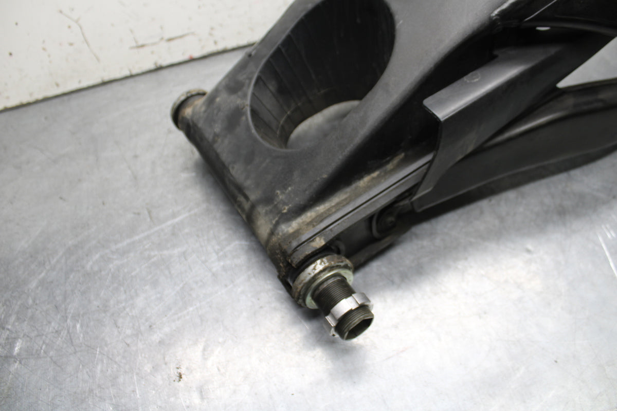 06 YAMAHA YZF R6 REAR SWINGARM BACK SUSPENSION SWING ARM BB716