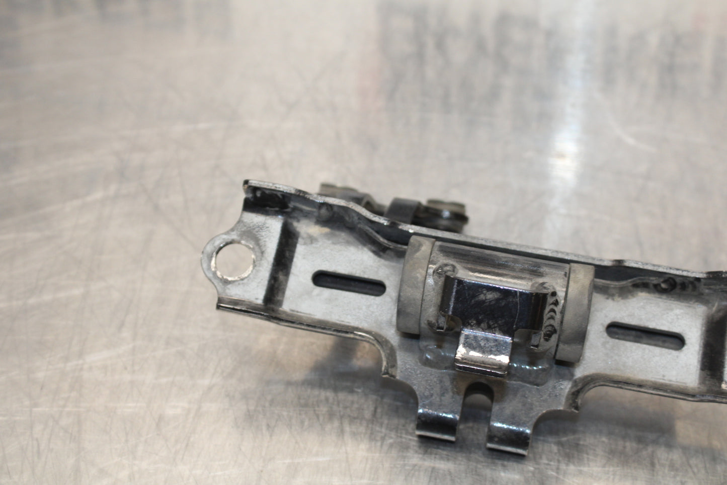 04-05 KAWASAKI NINJA ZX10R GAS TANK FUEL PETROL RESERVOIR BRACKET MOUNT BB163