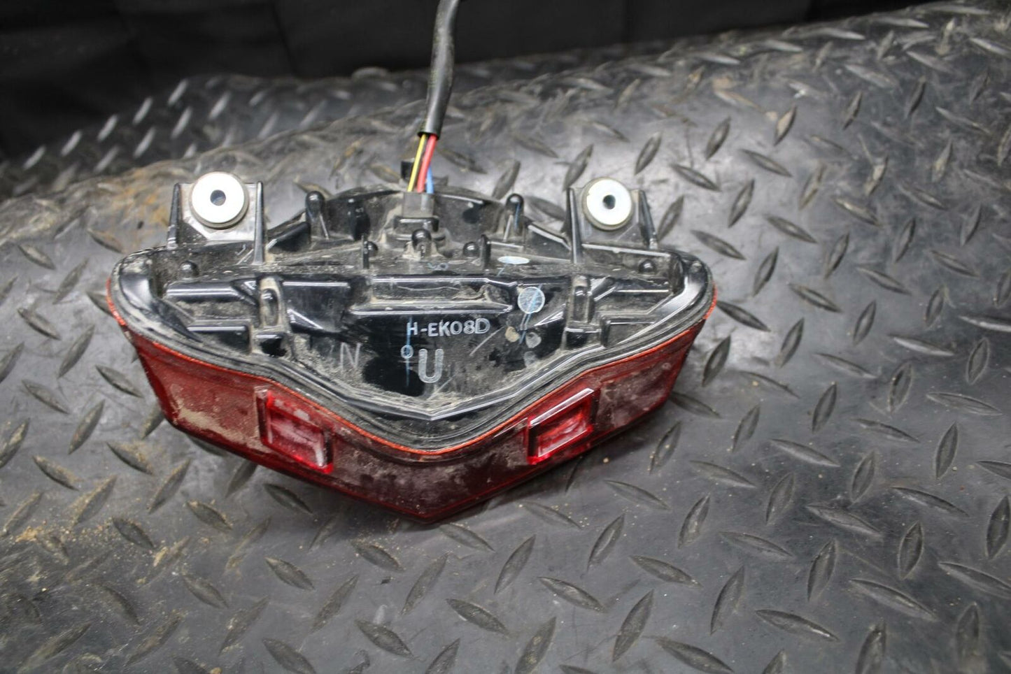 12-17 KAWASAKI NINJA 650 REAR TAIL TAILLIGHT BACK BRAKE LIGHT 23025-0307 BB211