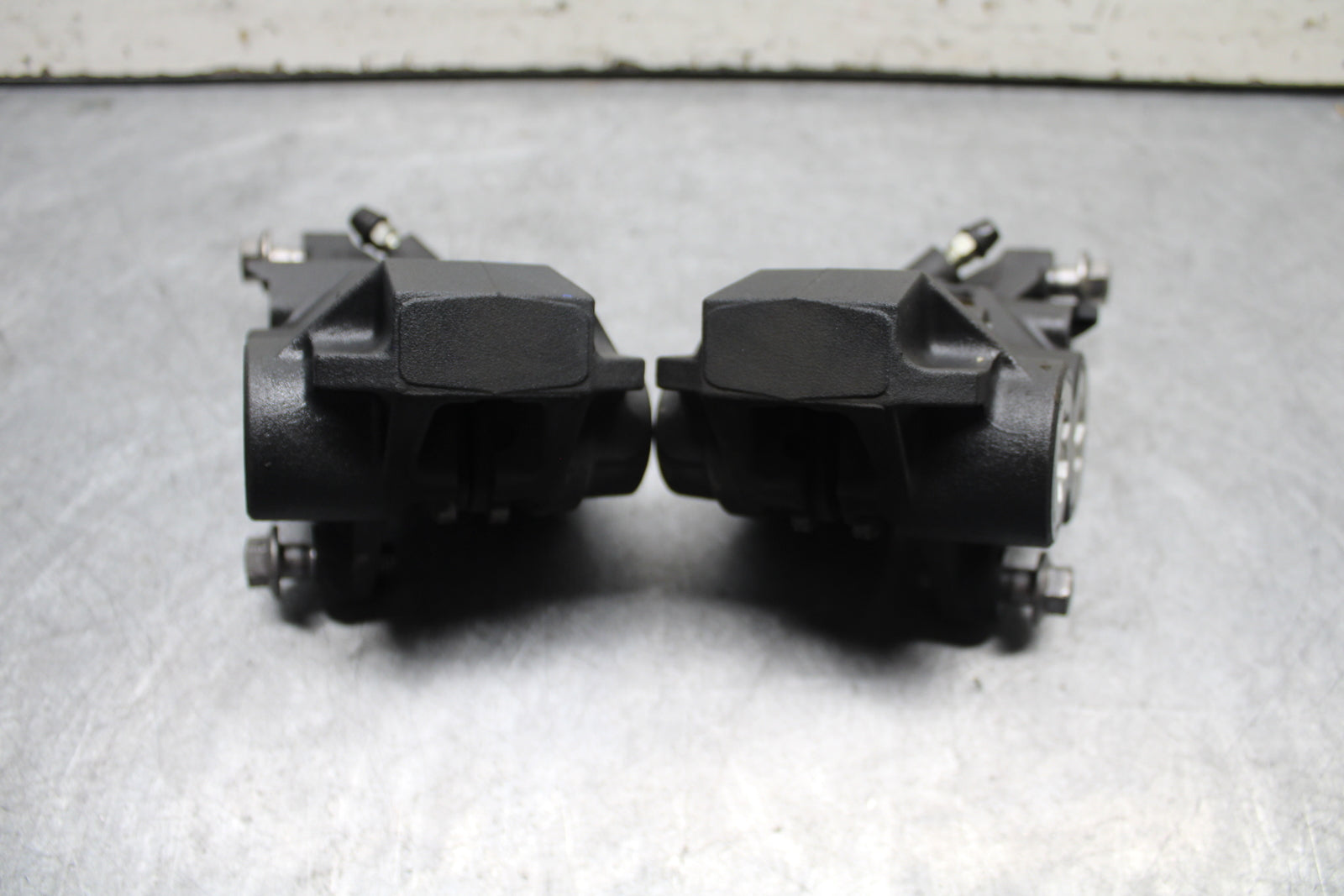 18-24 YAMAHA MT-07 RIGHT LEFT FRONT BRAKE CALIPER SET PAIR CALIPERS BB662