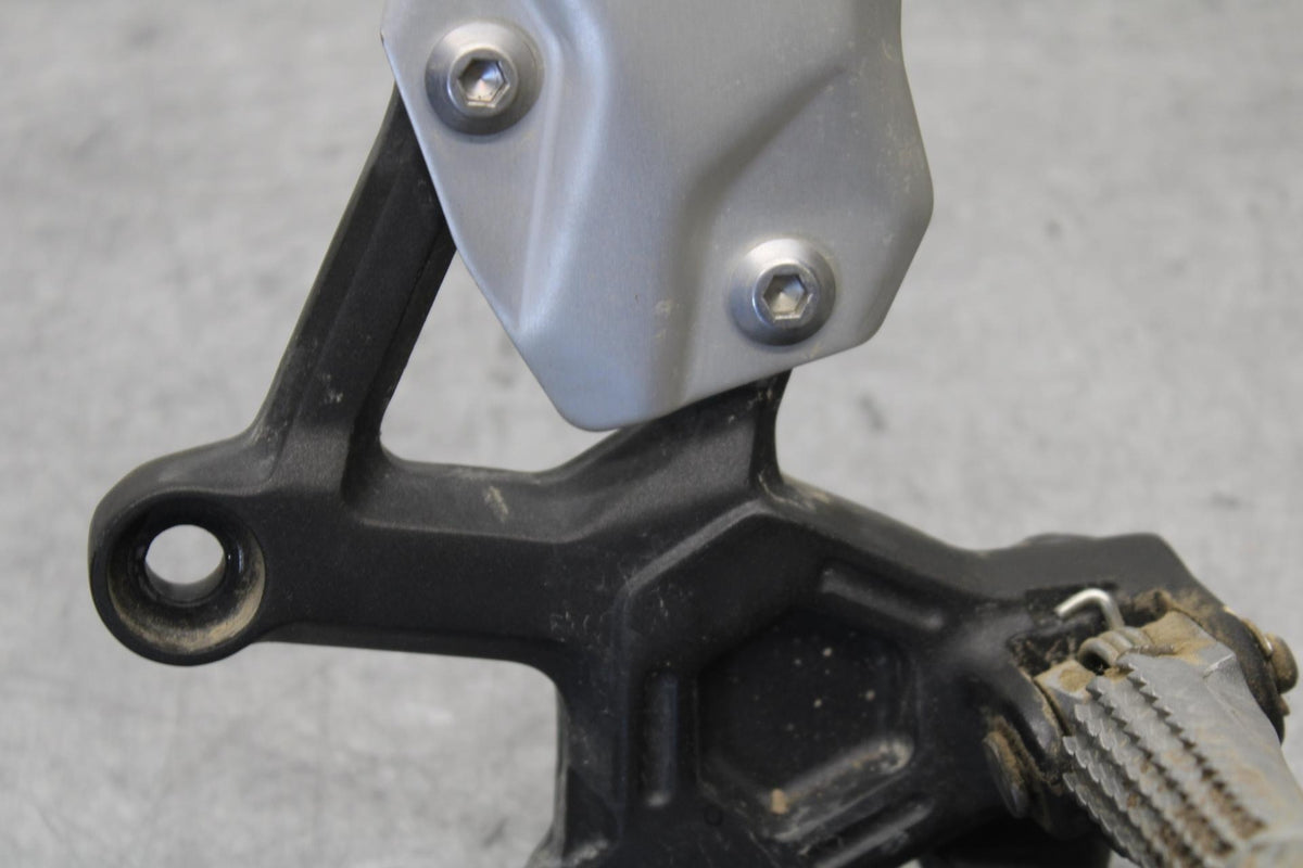 23-24 KAWASAKI NINJA ZX4R LEFT REARSET REAR SET DRIVER FOOT PEG REST STOP BB638