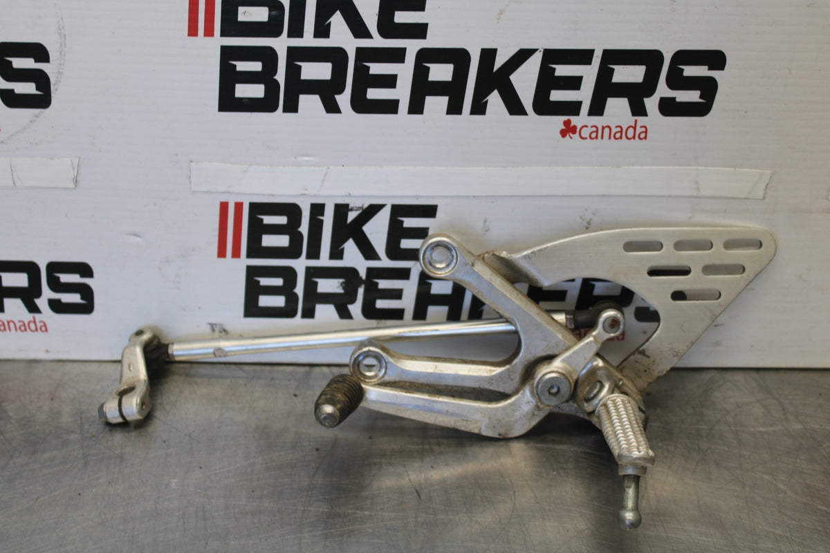 05 YAMAHA YZF R6 LEFT REARSET REAR SET FOOT PEG W SHIFTER BB894