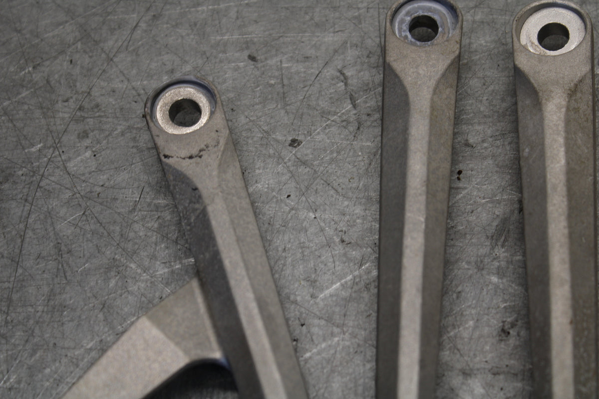 05-06 HONDA CBR600RR REAR BACK PASSENGER PEG SET PAIR  BB689