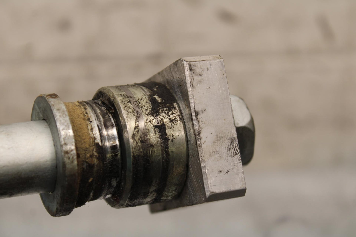 2014 Kawasaki Ninja 650 EX650E REAR AXLE BACK WHEEL RIM PIVOT BOLT AXEL BB569