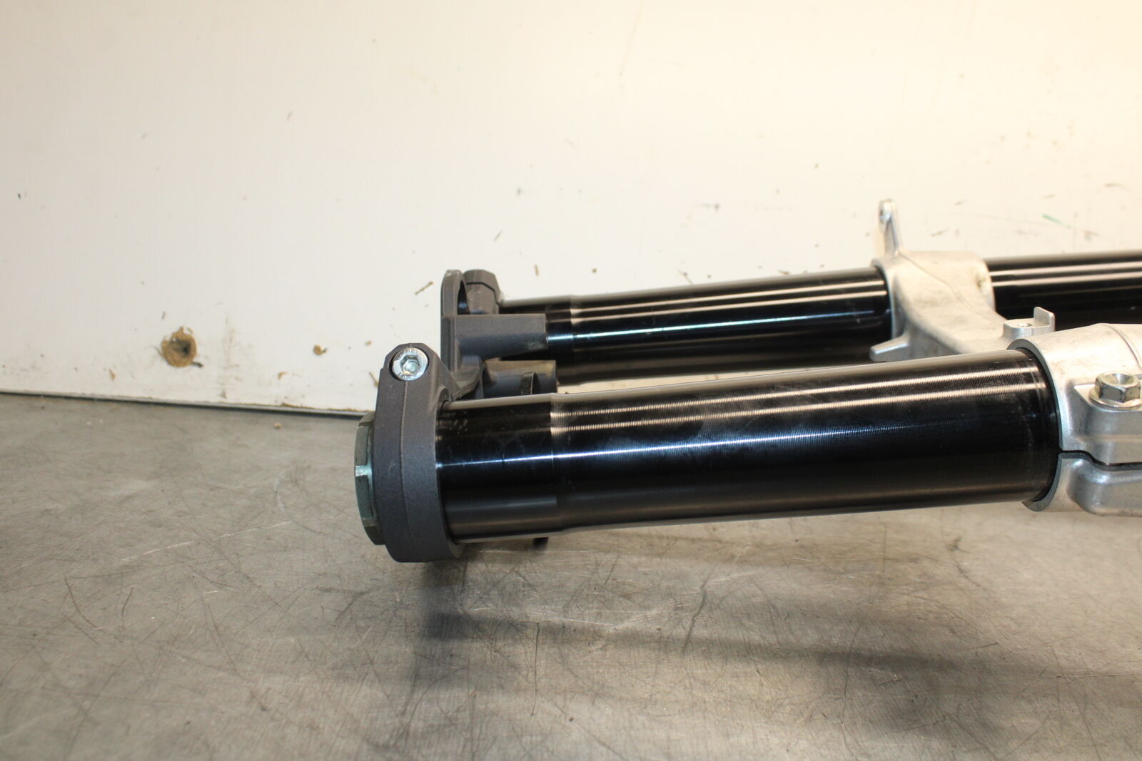 08-10 SUZUKI GSXR 600 COMPLETE FRONT END FORKS SUSPENSION TRIPLE TREE BB00