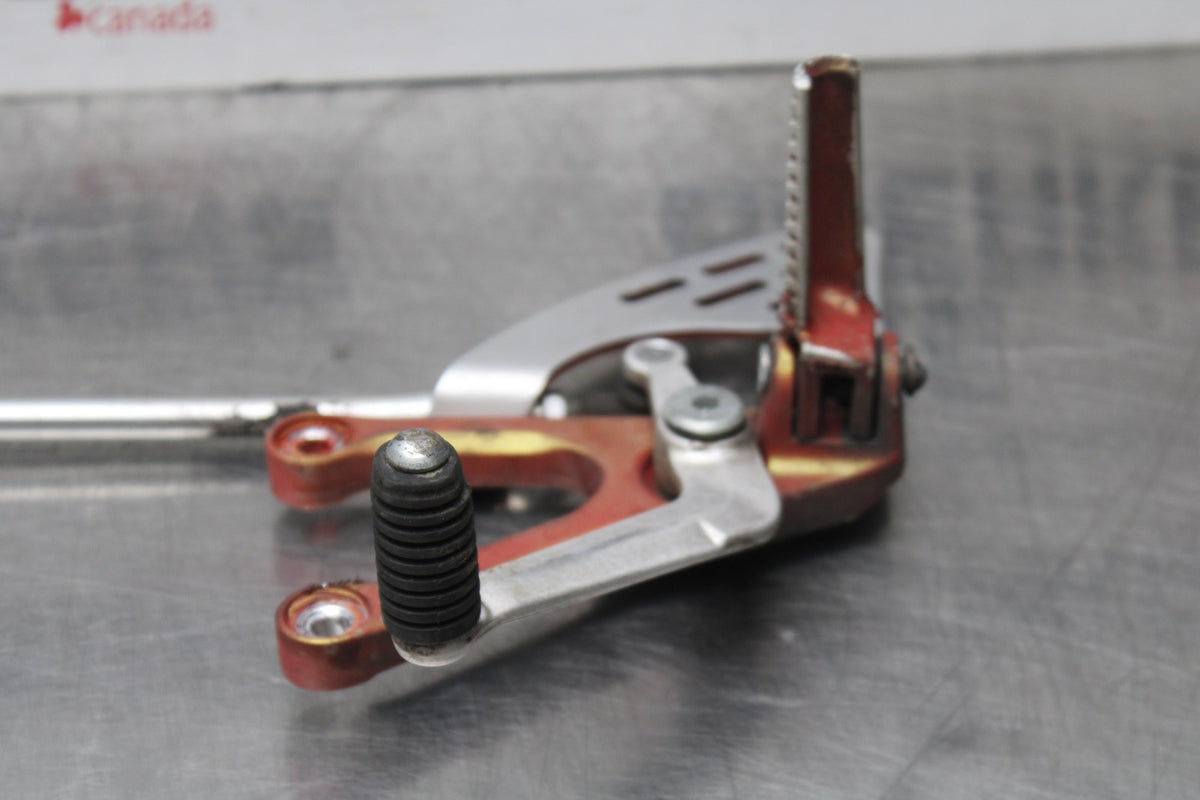 05 YAMAHA YZF R6 LEFT REARSET REAR SET DRIVER FOOT PEG REST STOP BB858