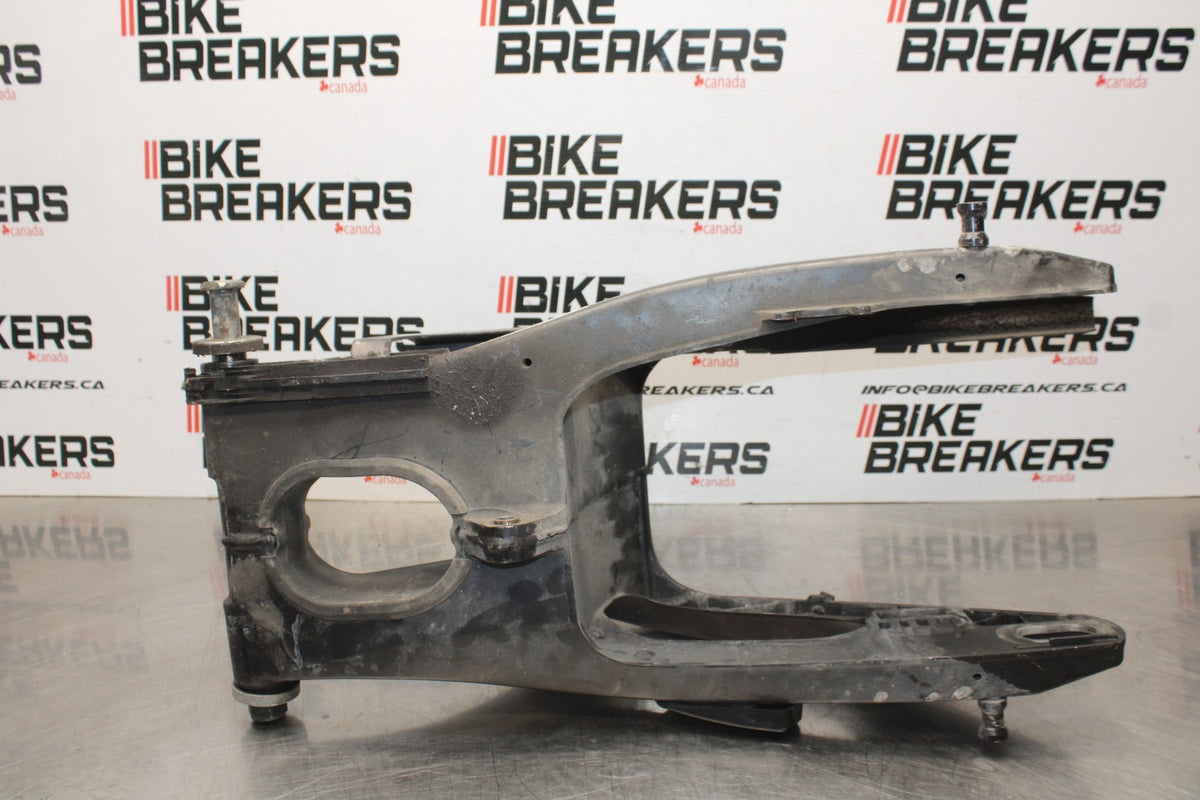 05 YAMAHA YZF R6 REAR SWINGARM BACK SUSPENSION SWING ARM BB814