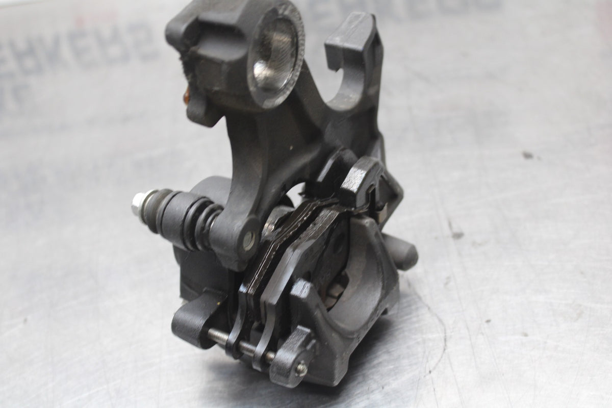 08-10 SUZUKI GSXR 600 REAR BACK BRAKE CALIPER W MOUNT BRACKET BB765