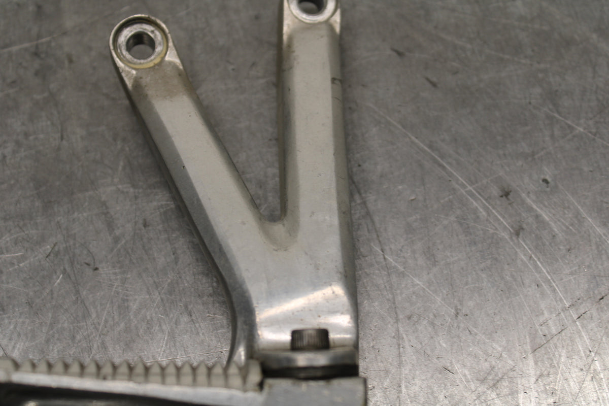 08-16 YAMAHA YZF R6 REAR BACK PASSENGER PEG SET PAIR BB131