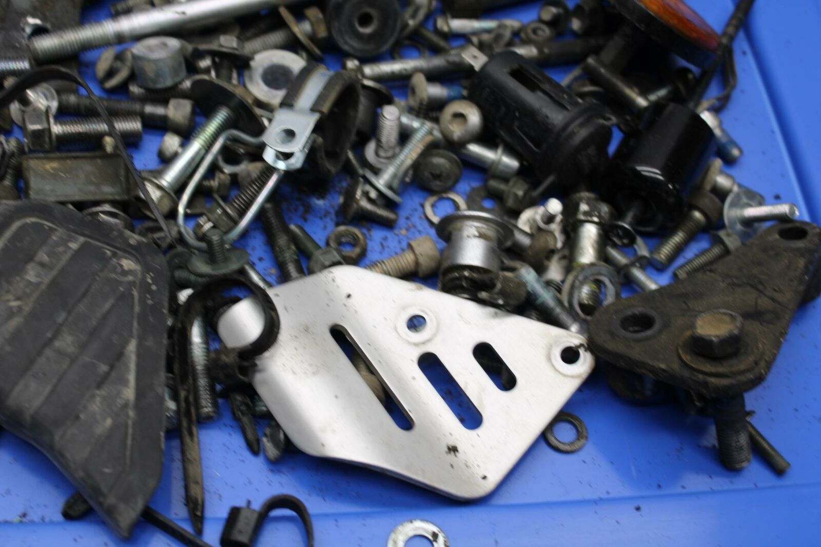 07-11 SUZUKI VSTROM 650 ENGINE MOUNTING BOLTS HARDWARE MOTOR SCREWS BB340