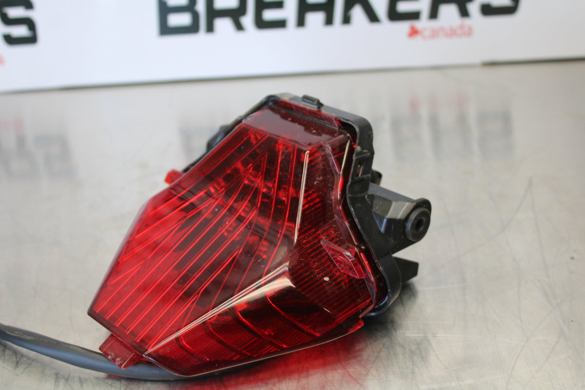 23 YAMAHA YZF R3 REAR TAIL TAILLIGHT BACK BRAKE LIGHT BB147