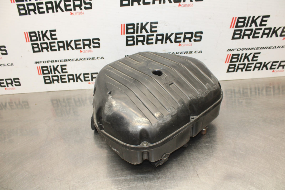 00 SUZUKI GSXR750 AIRBOX AIR INTAKE FILTER BOX BB820