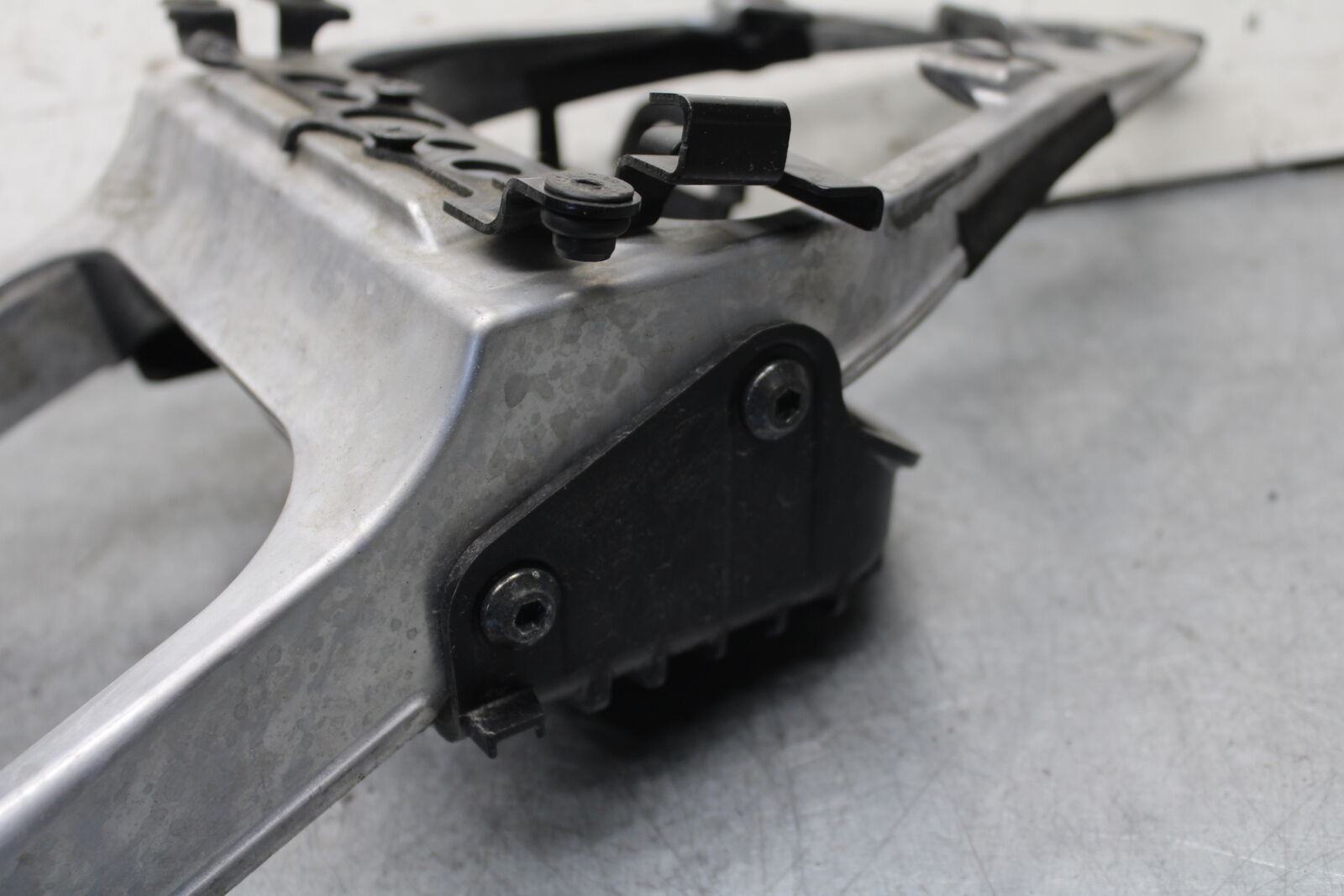 13-18 KAWASAKI NINJA ZX6R REAR SUBFRAME SUB FRAME 32160-0398 32160-0399 BB666