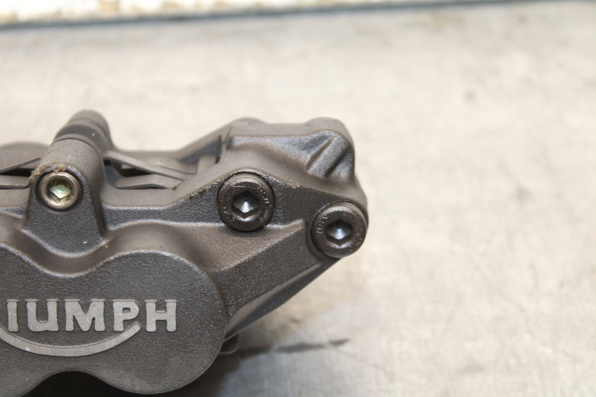 03-04 TRIUMPH DAYTONA 600 RIGHT LEFT FRONT BRAKE CALIPER SET PAIR CALIPERS BB745
