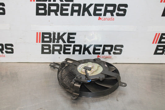 15-26 SUZUKI GSXR600 ENGINE RADIATOR COOLING FAN BB888