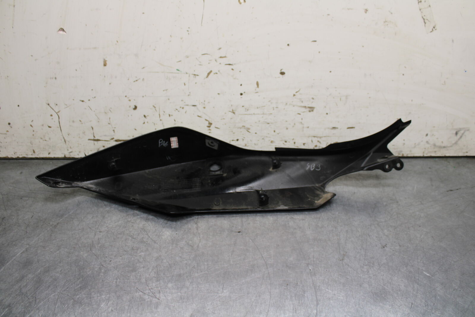 19-22 KAWASAKI Z400 LEFT REAR BACK TAIL FAIRING COWL SHROUD BB738